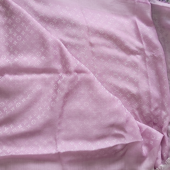 Louis Vuitton Silk 50% Wool 50% 45x92in SHAWL Made In Italy Lilac Monogram Color - Picture 10 of 13